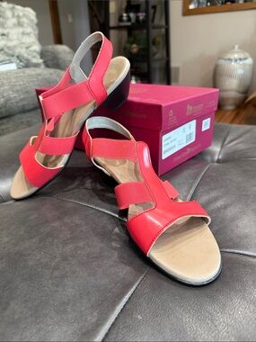 Munro Coral Pink Carmen Patent Sandals Women’s Size US 10M